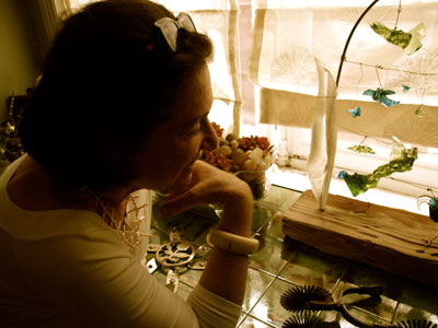 Evelyne con su creaciones (2008)