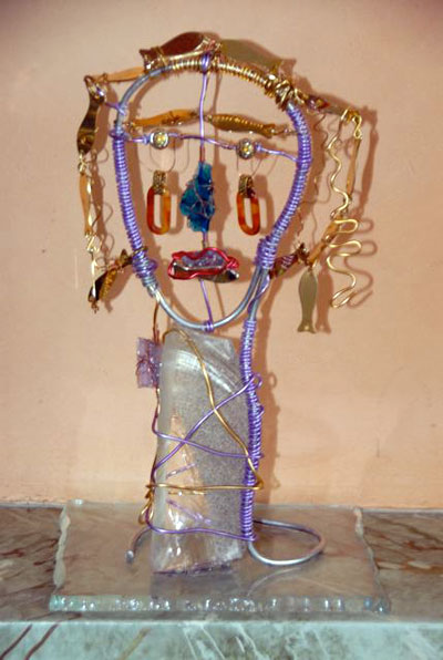 Mujer elegante, fr&iacute;a y triste (2010)