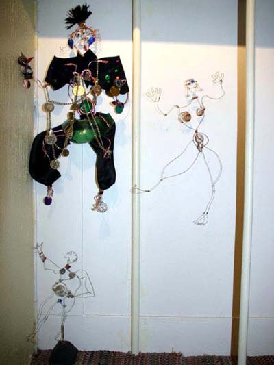 Mujer en deuil (2006), mujer dansant y mujer en fil de fer (2005)